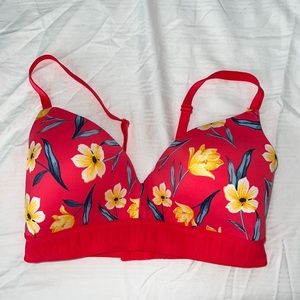 🚨CLOSING SHOP SALE🚨 NWOT VS Pink Wireless Bralette 34D